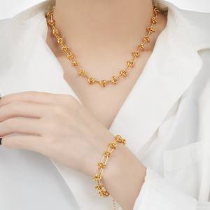 BJG0112S Ensemble de bracelet et collier en acier inoxydable plaqué or 18 carats Collier à maillons torsadés <span class=keywords><strong>Bijoux</strong></span> - Product Image 2