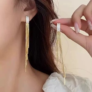 ต่างหูแบบติดหู Tiyo Tassel ทำจากโลหะผสมสังกะสี ชุบทอง 14K ประดับเพชรซิร์คอนแบบฝังละเอียด สไตล์วินเทจ เหมาะสำหรับงานปาร์ตี้และแฟชั่น - Product Image 3