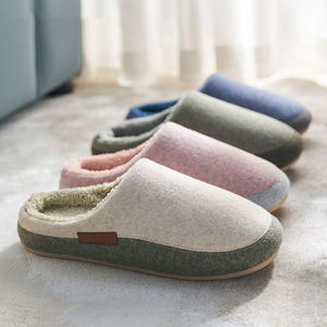 OLICOM Pantoufles d'intérieur en fourrure moelleuse et chaude pour femmes avec broderie personnalisée, pantoufles thermiques en peluche pour la maison - Product Image 1