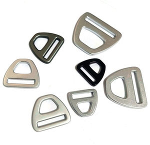 Anillo en D de aluminio de aviación de fábrica, hebilla de <span class=keywords><strong>Collar</strong></span> de perro y gato, cinturón multidireccional con gancho de aleación, suministros OEM ODM - Product Image 1