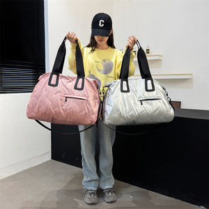 Borsa Sportiva Imbottita Trapuntata Olografica Morbida Leggera <span class=keywords><strong>Impermeabile</strong></span> Grande Capacità con Scomparto per Scarpe - Product Image 4
