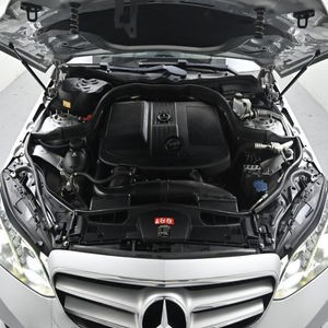 Mercedes Classe E 220d 4MATIC Avantgarde Automatique Diesel AWD, capable de rouler en toutes conditions météorologiques, pour des déplacements exécutifs sûrs et confortables toute l'année. - Product Image 3