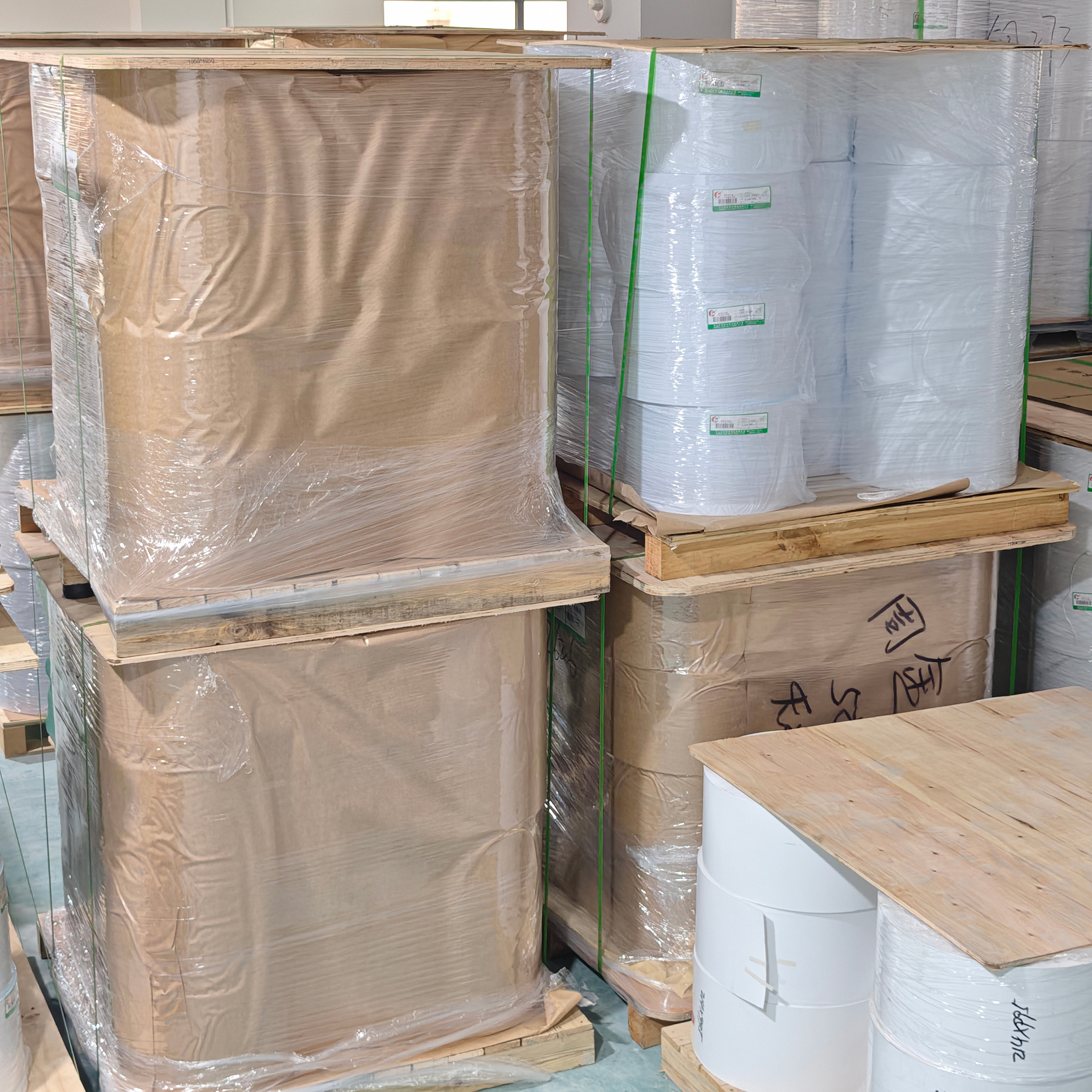 Fasson Custom Size Coated Paper Food Packaging Label Waterproof Scratch-Resistant Adhesive Sticker Jumbo Roll