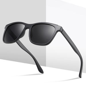 Gafas de Sol Cuadradas Clásicas con Protección UV400, Estilo Vintage para Hombre y Mujer, con Marco de PC para Conducir y Viajar - Product Image 3