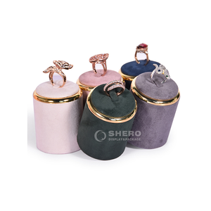 Présentoir de bijoux à bordure en or Vitrine Accessoires de présentation de bagues en microfibre en métal exquis pour bijouterie - Product Image 4