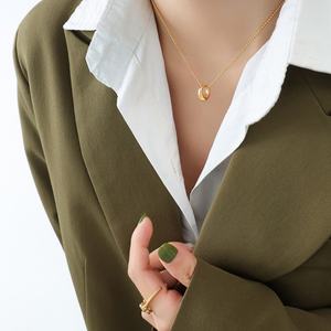 Collar Unisex de Acero Inoxidable Chapado en Oro de 18K con Cadena de Eslabones y Colgante de Anillo Ovalado Romántico con Círculo Hueco - para Aniversario - Product Image 6