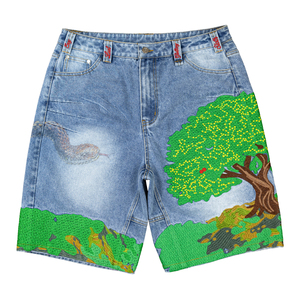 TOPSHOW Short en jean personnalisé à broderie lourde, motif Sept Pêchés capitaux Jardin d'Eden Serpent, délavé clair, pour homme, vente en gros - Product Image 1