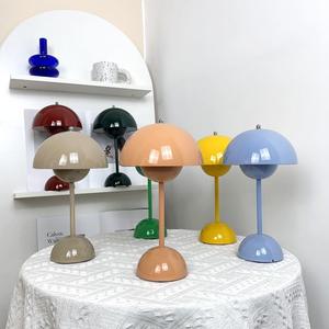 Lámpara de mesa LED de flores con control táctil de luz nocturna inalámbrica portátil moderna para exteriores al por mayor - Product Image 4