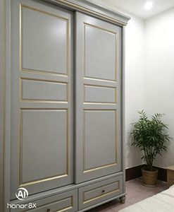 Elegante Armario de Madera Maciza con Puerta Corredera e Incrustaciones Doradas, Armario con 2 Cajones y Patas de Espiga para Almacenamiento de Ropa en Dormitorios Rústicos - Product Image 5