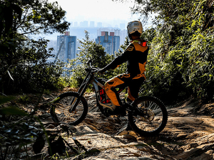 Surron 2025 LIGHT X Dirtbike Moto tout-terrain haute vitesse pour adultes 75 km/h - Product Image 4