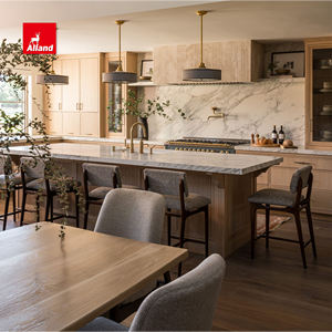 Armoire de cuisine élégante et mince avec détails cannelés, porte en bois de chêne blanc et bar à café en marbre Calacatta pour nouvelle construction - Product Image 3