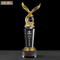 YZ Direct Sales Trophée en cristal personnalisé design spécial trophée en cristal et métal en forme d'aigle plaque de verre en cristal