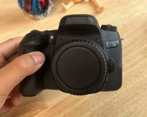 กล้องดิจิตอล SLR ขนาดกลางมือสอง รุ่น 77D บอดี้กล้อง APS-C ความละเอียด 24MP เหมาะสำหรับผู้เริ่มต้น - Product Image 1