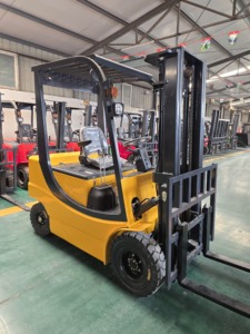 Ventes directes d'usine <span class=keywords><strong>RYX</strong></span>, chariot élévateur de 3 tonnes |   4x4 |   Capacité tout-terrain |   Batterie au plomb-acide |   Plusieurs options de pneus |   Télécommande - Product Image 1