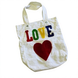 Sacs fourre-tout en toile de coton personnalisés pour femmes, avec poche zippée, motif lettres, logo imprimé par sublimation, durables, tendance, grande taille, vente en gros - Product Image 1