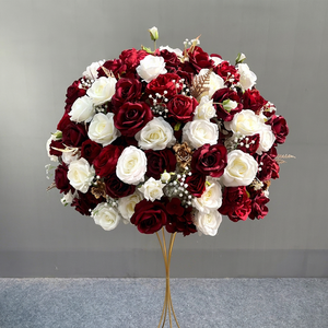 Centros de Mesa Florales para Boda con Diseño Nuevo y Elegante en Rojo, Blanco y Dorado con Rosas - Product Image 1