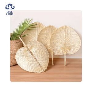 Handfan de mariage en bambou de conception traditionnelle du Vietnam, fans de mode de feuille de palmier, mini handfan, ventilateur de raphia pour l'été - Product Image 1