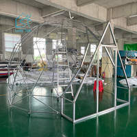 Dôme géodésique transparent pour le glamping en plein air, 6 m, avec porte triangulaire