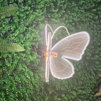 Vente en gros d'ailes de papillon en acrylique LED de haute qualité pour mariage, ouvertes et fermées, adaptées à la décoration de scène de mariage