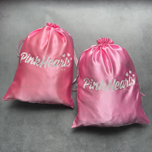 Sacs cadeaux en satin rose vif avec cordon de serrage, personnalisables avec logo de marque, pochettes de rangement anti-poussière en satin pour mèches de cheveux – Vente en gros - Product Image 4