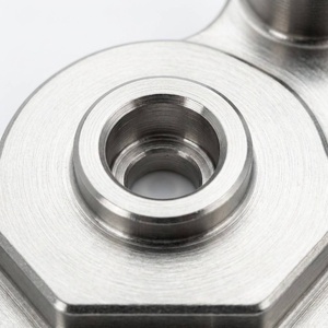 แกนเหล็กกล้าไร้สนิมแบบขั้นบันไดพร้อมหน้าแปลน ผลิตด้วยวิธีการหล่อแบบ Investment Casting และ Lost Wax Casting ด้วยซิลิกาโซล รับผลิตตามแบบ OEM - Product Image 2