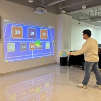 Mur interactif de jeux sportifs virtuels multiball pour l'entraînement et le divertissement – Écran d'attraction pour jeu de réaction de lancer de ballon en intérieur