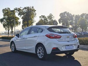 Chevrolet <span class=keywords><strong>Cruze</strong></span> Хэтчбек 320 - Автоматическая коробка передач с люком, 1.5 л, бензин, компактный автомобиль, 5-местный, передний привод - Product Image 5