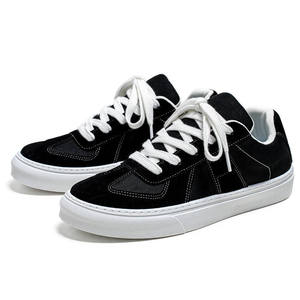 รองเท้าผ้าใบระบายอากาศได้ดีสำหรับผู้ชาย - Product Image 1