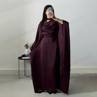 Abaya moderne en satin sur mesure avec détail châle et manches cape, robe musulmane formelle modeste, longue robe islamique pour femmes, prix d'usine