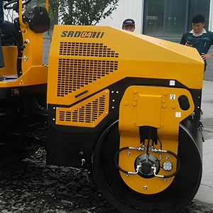 <span class=keywords><strong>Rodillo</strong></span> Compactador de Doble Tambor SR04 con Accionamiento Hidráulico para una Compactación Eficiente del Asfalto en Carreteras Urbanas y Zonas de Estacionamiento - Product Image 2