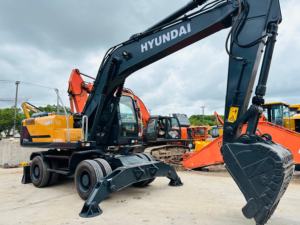 Pompe hydraulique d'occasion pour excavatrice sur chenilles HYUNDAI 210 W-7, moteur diesel, 21 tonnes, excellent état, bras de flèche pour travaux de construction urbaine - Product Image 2