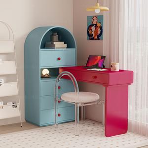 Tavolo da Trucco Integrato con Cassettiera, Mobile da Camera da Letto Dipinto a Mano con Motivo Mare e Rosa, Scrivania Color Crema - Product Image 1