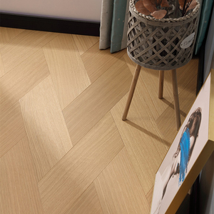 Instalación Rápida, Piso de Madera de Roble Multicapa de Grado Rústico ABCD de 15 mm y 14 mm, Sistema T&G Chevron, para Pisos Comerciales - Product Image 2