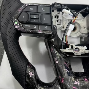 Volante Deportivo de Fibra de Carbono Forjado con Acabado Exquisito para Toyota Land Cruiser LC79 LC76 LC70 LC300 GR - Product Image 3