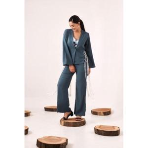 Conjunto de Pantalones y Blusa con Cordones Azules para Mujer, Conjunto de Dos Piezas Elegante con Detalle de Encaje, Look Moderno y Ajuste Cómodo - Product Image 2