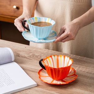 Taza y Plato de Cerámica con Diseño de Flor de Ensueño a Rayas, Taza de Agua de Alto Valor Estético, Taza de Café Americana para Parejas y Chicas - Product Image 3