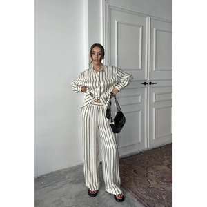 Conjunto de Pijama de Satén a Rayas Negras para Mujer, Manga Larga, Clásico, Dos Piezas, Tela Suave - Product Image 4