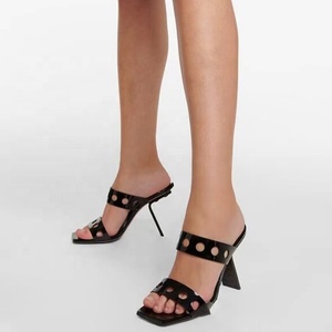Sandalias de mujer con doble correa y tacón de cuña alto, estilo mule con punta cuadrada abierta, de charol, para fiesta - Product Image 2