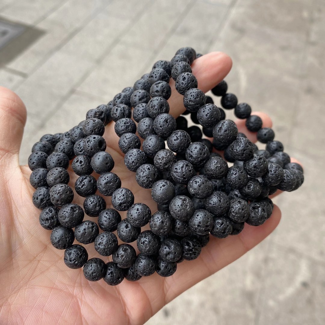 Roche de lave noire