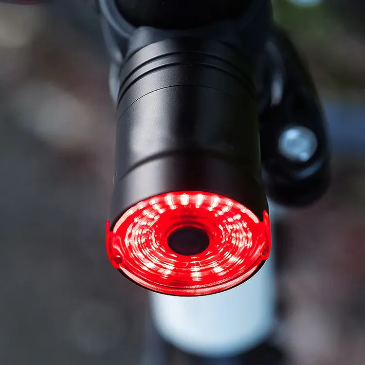 USB充電式アルミニウム防水自転車オートバイリアCOB自動スマートブレーキライト警告LED自転車テールライト
