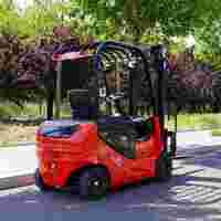 Chariot élévateur tout-terrain électrique Chariot à palettes motorisé