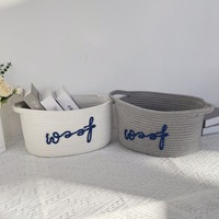 Panier à jouets pour chien en corde de coton écologique, broderie personnalisée « Woof », bac de rangement pour animaux de compagnie, tissé à la main, petit organisateur de jouets pour chien avec poignées