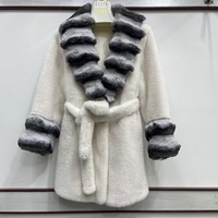 Manteau mi-long en fausse fourrure écologique pour femme Zeyu, élégant, ceinturé, chaud et moelleux pour l'hiver, avec col contrastant gris, ODM / OEM