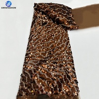 Tissu en dentelle de tulle brodé Sinya de luxe marron à paillettes ondulées et perles pour robe de mariée ou de soirée, vendu par 5 yards