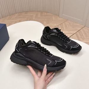 Chaussures de sport classiques pour hommes et femmes - Tige en maille et tissu de haute qualité - Style de créateur de luxe - Chaussures de sport décontractées à la mode - Product Image 5