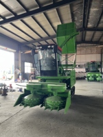 Moissonneuse-broyeuse automotrice pour ensilage de maïs, paille, luzerne et herbe, avec moteur et boîte de vitesses essentiels pour la récolte à disques
