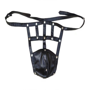 กางเกงในชายหนังเทียมทรง Thong เอวต่ำ สีดำ ผ้ายืดสแปนเด็กซ์ เซ็กซี่ ประดับหมุดและสายรัด - Product Image 4