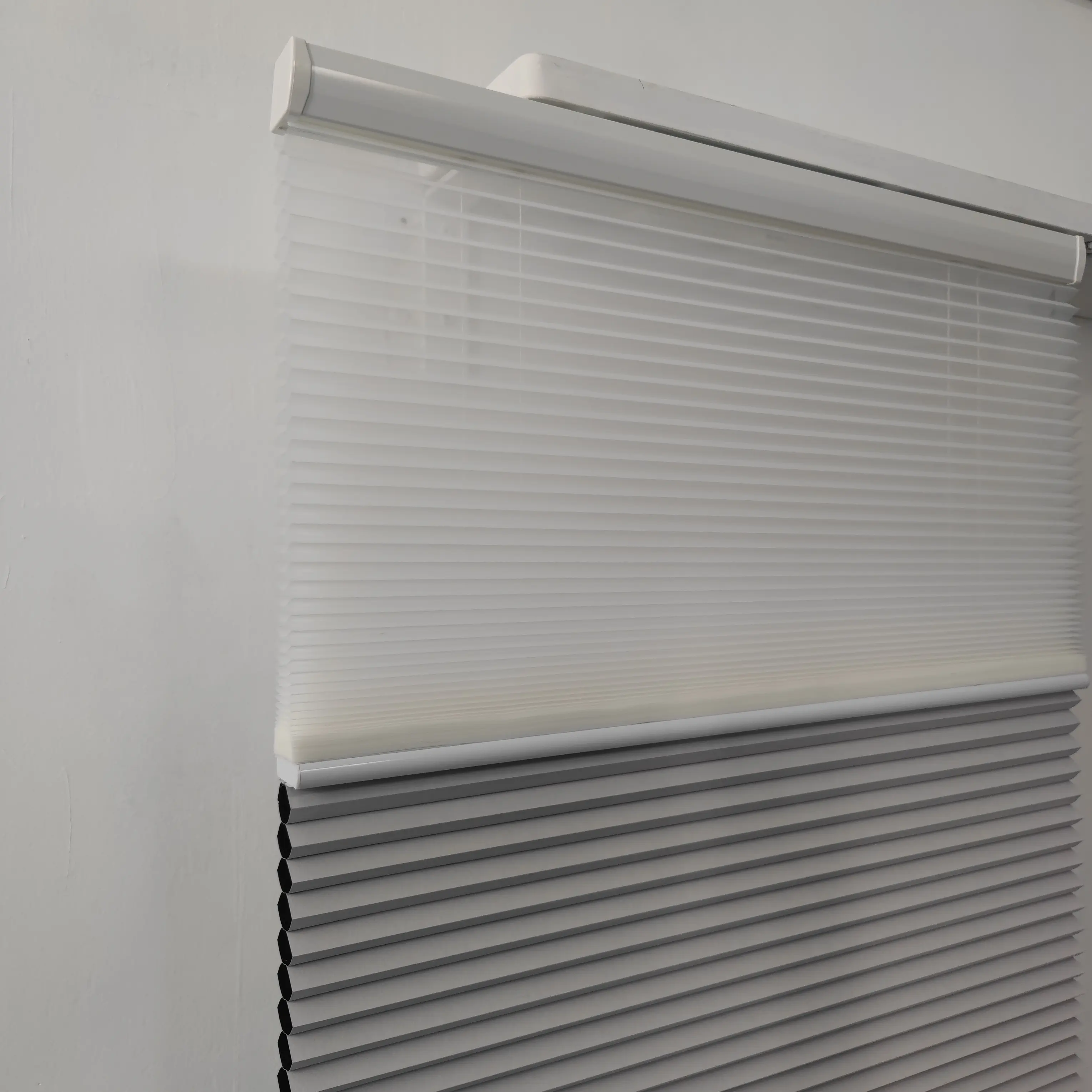 Day and Night Honeycomb Blinds Motorized, Double Cellular Sheer Semi-blackout and Full Blackout Honeycomb Window Blinds Shades
