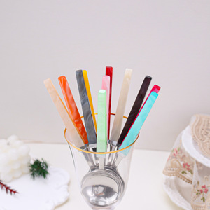 Cuchara de Sopa Colorida con Mango Acrílico Jin Hui, Cuchara de Servir para Restaurante de Acero Inoxidable 304 con Acabado Espejo - Product Image 4