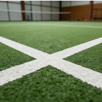 Terrain de padel panoramique avec toit rétractable, structure conforme aux normes FIP, gazon résistant aux UV, certifié CE